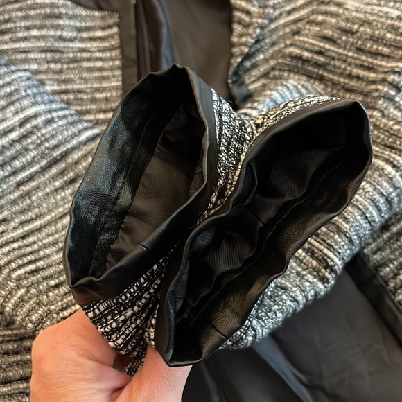 Banana Republic Blazer - Picture 3 of 8